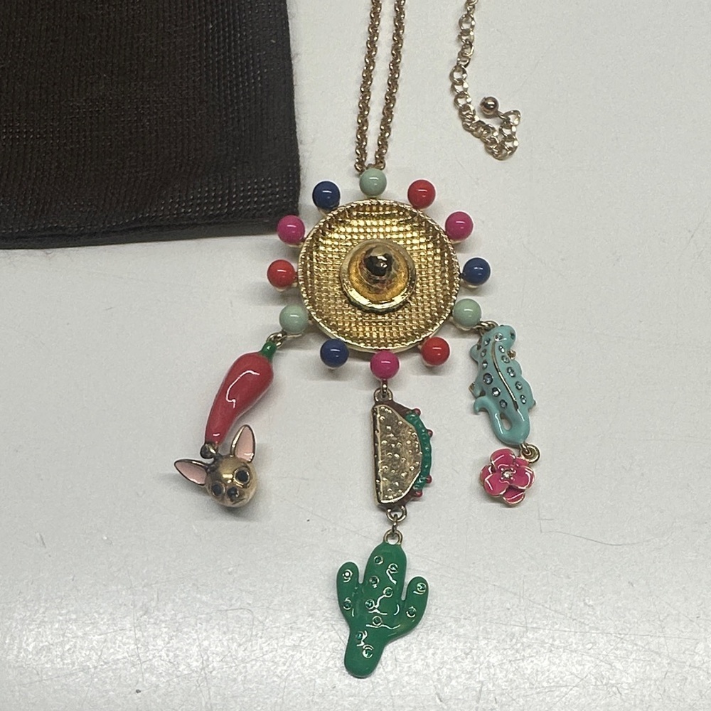 Kate Spade Fiesta Charm Necklace Chihuahua Dog Sombrero Hat Lizard Taco Cactus - Picture 4 of 10